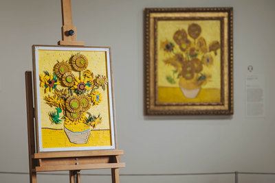 LEGO Art Sunflowers next to Van Gogh's painting