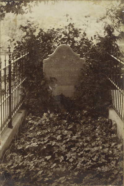 Theo van Gogh's grave in Utrecht, c. 1914