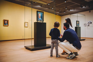 A father, his son and daughter are looking at one Vincent van Gogh's self-portraits of at the Van Gogh Museum. Photo: Jelle Draper